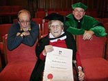 94-летняя австралийская пра-пра-прабабушка получила степень магистра