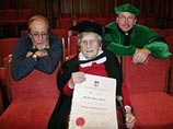94-летняя австралийская пра-пра-прабабушка получила степень магистра 94-летняя австралийская пра-пра-прабабушка получила степень магистра