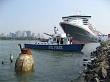 Любители на самодельной подлодке вызвали панику на лайнере Queen Mary-2 Любители на самодельной подлодке вызвали панику на лайнере Queen Mary-2