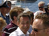 Президент Франции Николя Саркози так разозлился на двух американских фотографов, снимавших его отдых на борту яхты