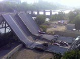 Буш в выходные посетил место трагедии, в результате которой погибли как минимум 5 человек и около 100 получили ранения Буш в выходные посетил место трагедии, в результате которой погибли как минимум 5 человек и около 100 получили ранения