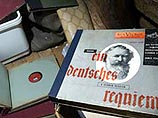 В найденном недавно музыкальном архиве Гитлера содержатся произведения русских композиторов: Чайковского, Бородина и Рахманинова.