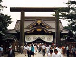 В синтоистском храме Ясукуни хранятся таблички с именами 2,5 млн японцев, погибших в ходе Второй мировой войны