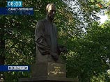 Путин возложил цветы к могилам Собчака и Старовойтовой