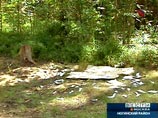 Сотовые телефоны своих жертв убийцы забрали с собой. Один из аппаратов даже оставался включенным до двух часов ночи, и с его помощью милиции удалось установить примерное местоположение преступников Сотовые телефоны своих жертв убийцы забрали с собой. Один из аппаратов даже оставался включенным до двух часов ночи, и с его помощью милиции удалось установить примерное местоположение преступников