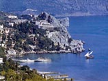 Рейдерский захват санатория в Крыму - отдыхающих выкидывали на улицу, 7 раненых Рейдерский захват санатория в Крыму - отдыхающих выкидывали на улицу, 7 раненых