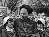 На Западной Украине переименовывают улицу Гайдара в честь капитана вермахта и сносят памятник партизанам На Западной Украине переименовывают улицу Гайдара в честь капитана вермахта и сносят памятник партизанам
