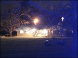Примерно в час ночи помощник шерифа ехал по шоссе, когда прозвучало несколько выстрелов