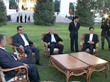 В работе саммита участвуют президент России Владимир Путин, председатель Госсовета Китая Ху Цзиньтао, президент Киргизии Курманбек Бакиев, президент Казахстана Нурсултан Назарбаев, президент Таджикистана Эмомали Рахмон, президент Узбекистана Ислам Каримов В работе саммита участвуют президент России Владимир Путин, председатель Госсовета Китая Ху Цзиньтао, президент Киргизии Курманбек Бакиев, президент Казахстана Нурсултан Назарбаев, президент Таджикистана Эмомали Рахмон, президент Узбекистана Ислам Каримов