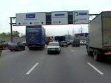 На востоке Москвы на МКАД перевернулся бензовоз - жертв нет На востоке Москвы на МКАД перевернулся бензовоз - жертв нет