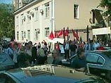 Около 13:00 активисты движения "Молодая гвардия" проводили митинг. Около 13:00 активисты движения "Молодая гвардия" проводили митинг.
