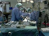 The Sunday Times утверждает, что медицинский персонал из Donald Gordon Medical Centre в Йоханнесбурге заставили скрывать истинную причину мартовской операции, показанием к которой, по сообщению газеты, стал цирроз