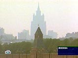 Пока не спадет жара и не развеется дым, москвичам советуют как можно меньше выходить из дома Пока не спадет жара и не развеется дым, москвичам советуют как можно меньше выходить из дома