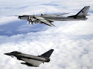 О новом инциденте с российским боевым самолетом заявило в среду британское министерство обороны, передает РИА "Новости". Бомбардировщик Ту-95 (в классификации НАТО - Bear-H) появился близ британского воздушного пространства над Северной Атлантикой