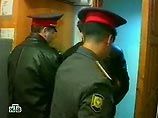 В Екатеринбурге задержали узбека-строителя: с маникюром, в женских колготках и с бородой