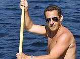 Французский журнал Paris Match и Photoshop лишили президента Франции "любовных рукояток" Французский журнал Paris Match и Photoshop лишили президента Франции "любовных рукояток"