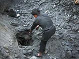 Два рабочих, заваленные в забое на нелегальной шахте, расположенной в пекинском районе Фангшан, сами выбрались из-под завала через 130 часов после обрушения породы