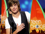 Музыкальный сериал канала Дисней High School Musical-2 стало победителем в номинации лучшее телешоу. Два его участника Зак Эфрон (фото сверху) и Ванесса Хадженс также были отмечены премиями