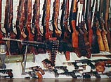 Американское общество является самым вооруженным в мире. На каждых 100 жителей США приходится 90 пистолетов и винтовок, говорится в обнародованном во вторник отчете швейцарских исследователей Small Arms Survey 2007