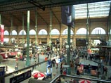 После воскресной драки на Северном вокзале Парижа (Gare du Nord), в результате которой был тяжело ранен один человек, две группировки вновь столкнулись в понедельник в 18-м округе