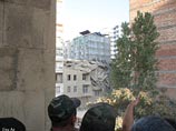 В ночь на пятницу спасатели извлекли из-под руин рухнувшей 28 августа в Баку новостройки тело еще одного человека