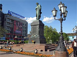 Памятнику Пушкину в Москве вернули похищенные бронзовые цепи
Памятнику Пушкину в Москве вернули похищенные бронзовые цепи