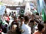 Более 10 000 палестинцев в секторе Газа вышли на улицу протестовать против "Хамаса" Более 10 000 палестинцев в секторе Газа вышли на улицу протестовать против "Хамаса"