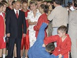Астраханские дети пропели Путину "наказ": "Ты стать президентом готовься сейчас" Астраханские дети пропели Путину "наказ": "Ты стать президентом готовься сейчас"