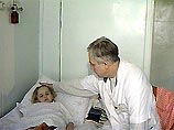 Как сообщает телеканал "Вести-24", в ЦРБ госпитализированы 75 детей из шести детских садов, расположенных в пяти населенных пунктах Георгиевского района