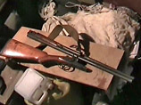 Стрелком оказался нетрезвый 30-летний житель Арсеньева. При обыске гаража были обнаружены ружье 28-го калибра и 20 патронов к нему, а также еще десять патронов калибра 16 мм и вещество, похожее на порох