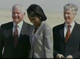 В поездке Буша сопровождают госсекретарь Кондолиза Райс