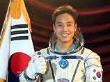 Южная Корея в среду назвала главным кандидатом в астронавты - первого в истории страны - инженера-компьютерщика Ко Сана