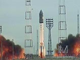 Российские специалисты тушат степной пожар на месте падения второй и третьей ступеней ракеты "Протон-М", старт которой с Байконура с японским спутником JCSAT-11 закончился аварией