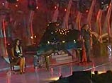 Текст "Зачем?" на музыку одной из песен Адриано Челентано прозвучал во время передачи "Фабрика звезд-7"