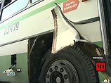 В Москве у пассажирского автобуса разорвало колесо: 4 человека пострадали 