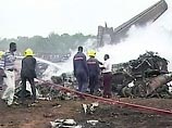 По словам губернатора, при совершении посадки самолет задел затвердевшие куски лавы, образовавшиеся в результате извержения 2001 года, и загорелся