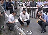ЧП случилось около 19.15 по Москве в центре города. Неизвестные из автоматического оружия расстреляли мужчину в форме сотрудника милиции ЧП случилось около 19.15 по Москве в центре города. Неизвестные из автоматического оружия расстреляли мужчину в форме сотрудника милиции