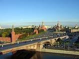 Сами москвичи в большинстве тоже считают столицу просто большим мегаполисом. Такого мнения придерживаются 54% опрошенных. 43% москвичей считают город воплощением всего лучшего, что есть в стране, а 4% - затруднились с ответом