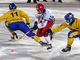 Россияне и шведы ищут место в Сочи для хоккея с мячом. Спортивные функционеры, тренеры и даже кинодокументалисты приехали в курортный город, чтобы подобрать на карте олимпийских объектов арену для этого вида спорта Россияне и шведы ищут место в Сочи для хоккея с мячом. Спортивные функционеры, тренеры и даже кинодокументалисты приехали в курортный город, чтобы подобрать на карте олимпийских объектов арену для этого вида спорта