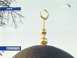 "После окончания пятничной лекции раздался звон разбитого стекла, мы услышали громкую нецензурную брань в адрес последователей ислама", - сказал Раис Измайлов "После окончания пятничной лекции раздался звон разбитого стекла, мы услышали громкую нецензурную брань в адрес последователей ислама", - сказал Раис Измайлов