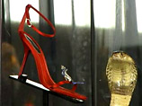В Лондоне универмаг Harrod's нанял кобру для охраны прилавка с модной обувью