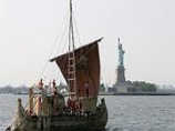 11 энтузиастов два месяца назад отплыли из Нью-Йорка, рассчитывая пересечь Атлантический океан на 12-метровом тростниковом паруснике