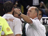 Тренер сборной Португалии Фелипе Сколари подрался на бровке с сербским защитником