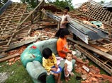 Число жертв восьмибалльного землетрясения, произошедшего в среду у индонезийского острова Суматра, достигло 13 человек