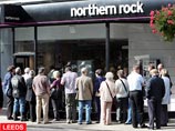 Сотни вкладчиков банка Northern Rock во многих городах Великобритании забирают свои вклады