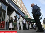 В Лондоне вкладчики штурмуют банк Northern Rock, требуя вернуть деньги В Лондоне вкладчики штурмуют банк Northern Rock, требуя вернуть деньги