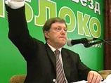 за включение Явлинского в первую тройку списка в субботу проголосовали 162 делегата 14-го съезда "Яблока", один - воздержался