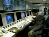 Закон позволяет спецслужбам без судебного ордера прослушивать телефонные переговоры, которые ведутся с абонентами, находящимися за рубежом Закон позволяет спецслужбам без судебного ордера прослушивать телефонные переговоры, которые ведутся с абонентами, находящимися за рубежом