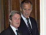 Министр иностранных дел Франции Бернар Кушнер прибыл в Москву для встречи с российским коллегой Сергеем Лавровым.
