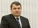 Исполняющий обязанности министра обороны Анатолий Сердюков подал главе государства рапорт об отставке, учитывая родственные отношения с премьером